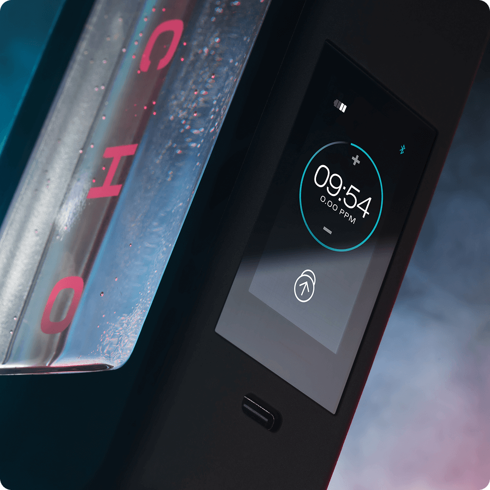 Digital timer display on the OIO device, showcasing time settings and sleek design.